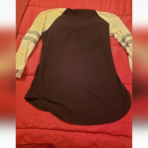 Cute, long sleeve v neck black and white top with gray stripes. X small - Picture 3 of 4